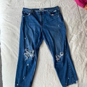 Abercrombie & Fitch • The Mom High Rise Jeans 👖💙